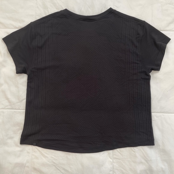 Lululemon train to be SS shirt euc can 4 black - Picture 4 of 7